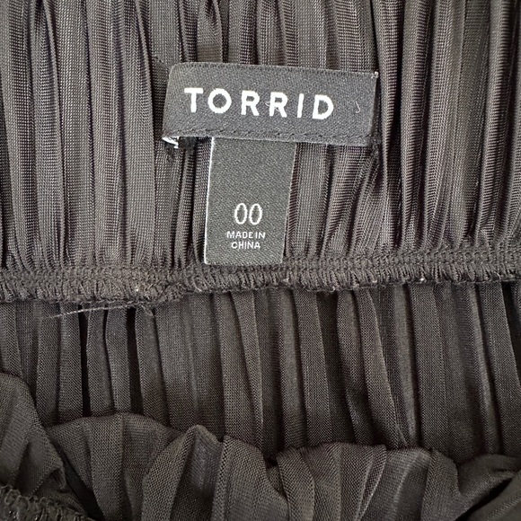 Torrid Black Pleated Midi Skirt | Pull-On Pleated Plissé Skirt | Elastic Waist - Picture 5 of 5